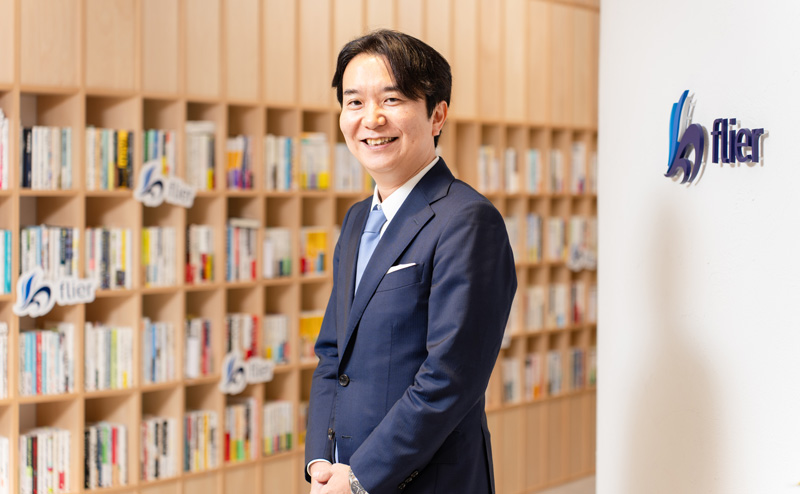 「AI時代の操縦士」を育てる読書習慣の力。累計1400社超が導入する「flier business」が切り拓く、人と組織の自律的DX