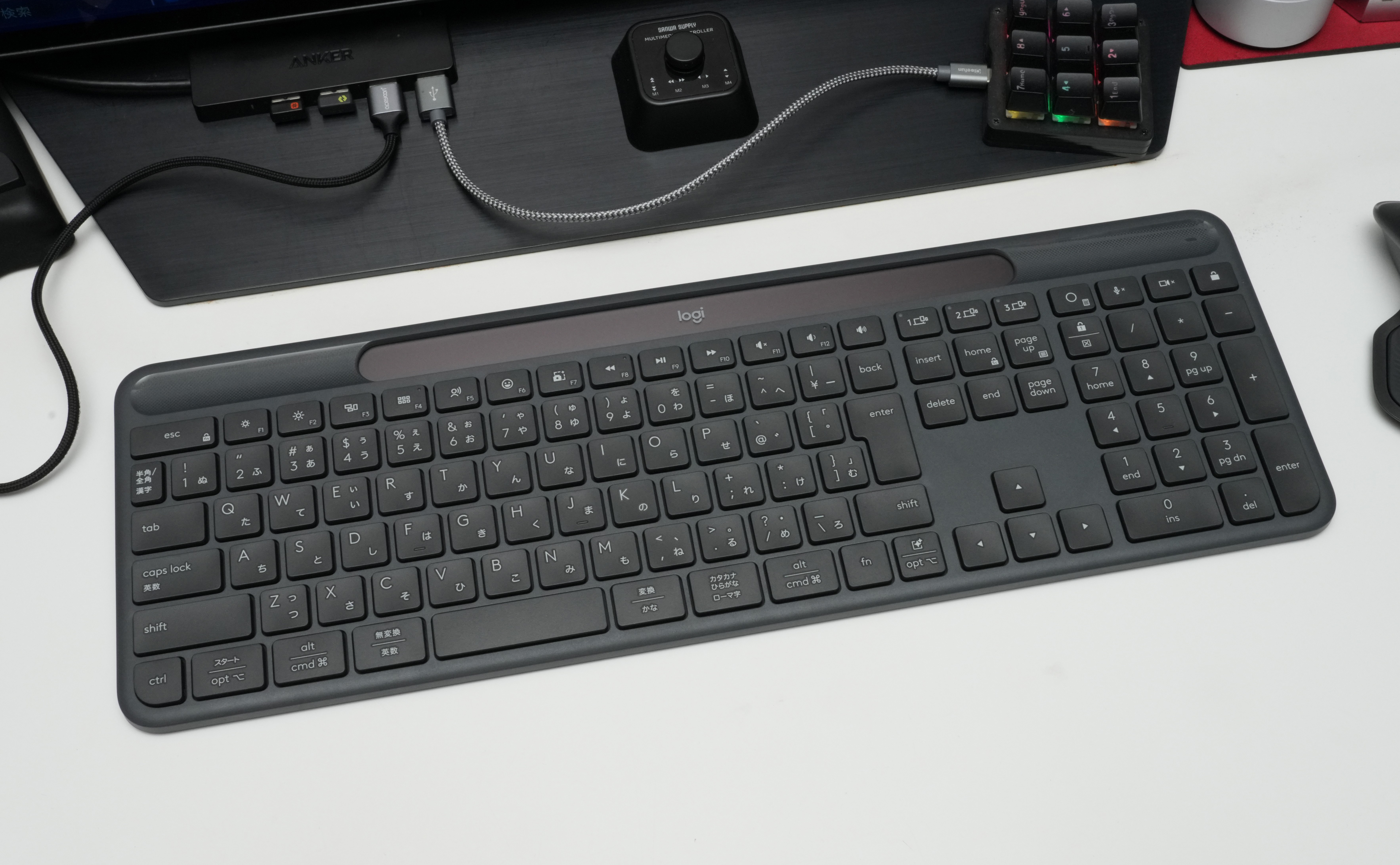 充電ストレスから完全解放されるソーラー充電型フルサイズワイヤレスキーボード「Signature Slim Solar+ wireless keyboard K980」実機レビュー